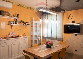 Sala da pranzo - Villa a Schiera via umbria
 
15, Montemarciano - foto 19
