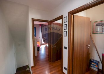 Hall / corridoio - Villa a Schiera via umbria
 
15, Montemarciano - foto 33