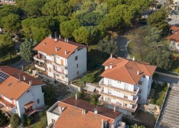 Edificio all\'aperto - Villa a Schiera via umbria
 
15, Montemarciano - foto 53