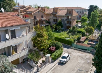 Casa all\'aperto - Villa a Schiera via umbria
 
15, Montemarciano - foto 2