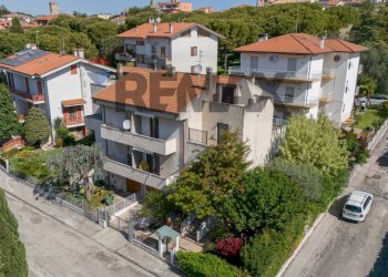 Casa all\'aperto - Villa a Schiera via umbria
 
15, Montemarciano - foto 3