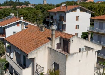 Edificio all\'aperto - Villa a Schiera via umbria
 
15, Montemarciano - foto 4