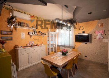 Sala da pranzo - Villa a Schiera via umbria
 
15, Montemarciano - foto 16