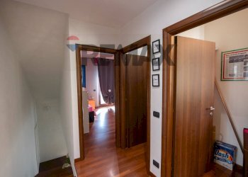 Hall / corridoio - Villa a Schiera via umbria
 
15, Montemarciano - foto 40