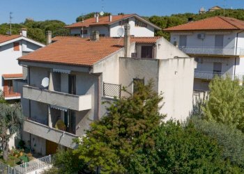 Edificio all\'aperto - Villa a Schiera via umbria
 
15, Montemarciano - foto 52