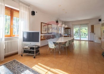Sala da pranzo - Villa Via della Figuretta
 
3, Jesi - foto 10