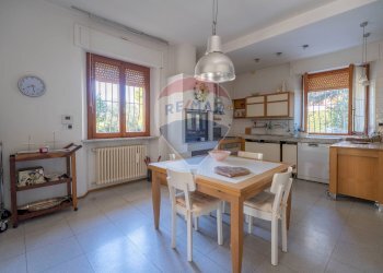 Sala da pranzo - Villa Via della Figuretta
 
3, Jesi - foto 19