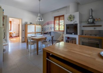 Sala da pranzo - Villa Via della Figuretta
 
3, Jesi - foto 20