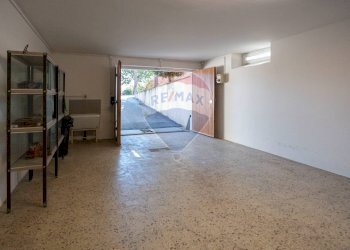 Stanza vuota - Villa Via della Figuretta
 
3, Jesi - foto 72