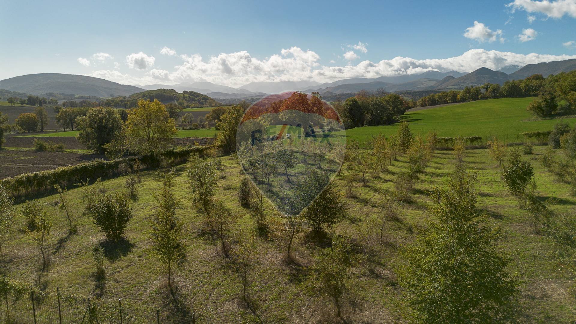 Vista delle montagne - Terreno agricolo frazione catobagli
 
53, Sassoferrato - foto 2
