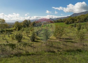 Vista delle montagne - Terreno agricolo frazione catobagli
 
53, Sassoferrato - foto 10