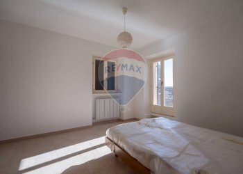 Camera / camera da letto - Quadrilocale Corso Giacomo Leopardi
 
16, Cupramontana - foto 5