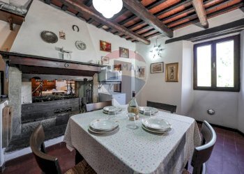 Sala da pranzo - Rustico PODERE MORETA PARROCCHIA SANTA MARIA IN GIRONE
 
24, Portico e San Benedetto - foto 5