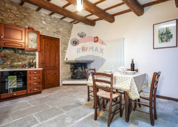 Sala da pranzo - Rustico PODERE MORETA PARROCCHIA SANTA MARIA IN GIRONE
 
24, Portico e San Benedetto - foto 6