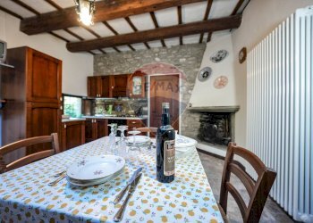 Sala da pranzo - Rustico PODERE MORETA PARROCCHIA SANTA MARIA IN GIRONE
 
24, Portico e San Benedetto - foto 11