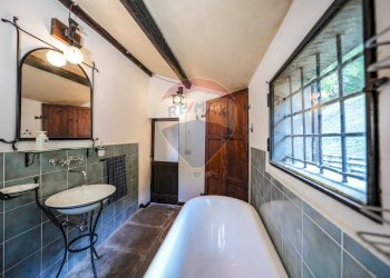 Bagno - Rustico PODERE MORETA PARROCCHIA SANTA MARIA IN GIRONE
 
24, Portico e San Benedetto - foto 20