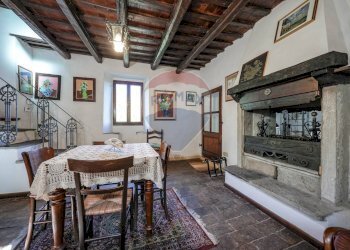 Sala da pranzo - Rustico PODERE MORETA PARROCCHIA SANTA MARIA IN GIRONE
 
24, Portico e San Benedetto - foto 28