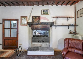 Soggiorno - Rustico PODERE MORETA PARROCCHIA SANTA MARIA IN GIRONE
 
24, Portico e San Benedetto - foto 30