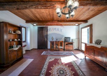 Soggiorno - Rustico PODERE MORETA PARROCCHIA SANTA MARIA IN GIRONE
 
24, Portico e San Benedetto - foto 32