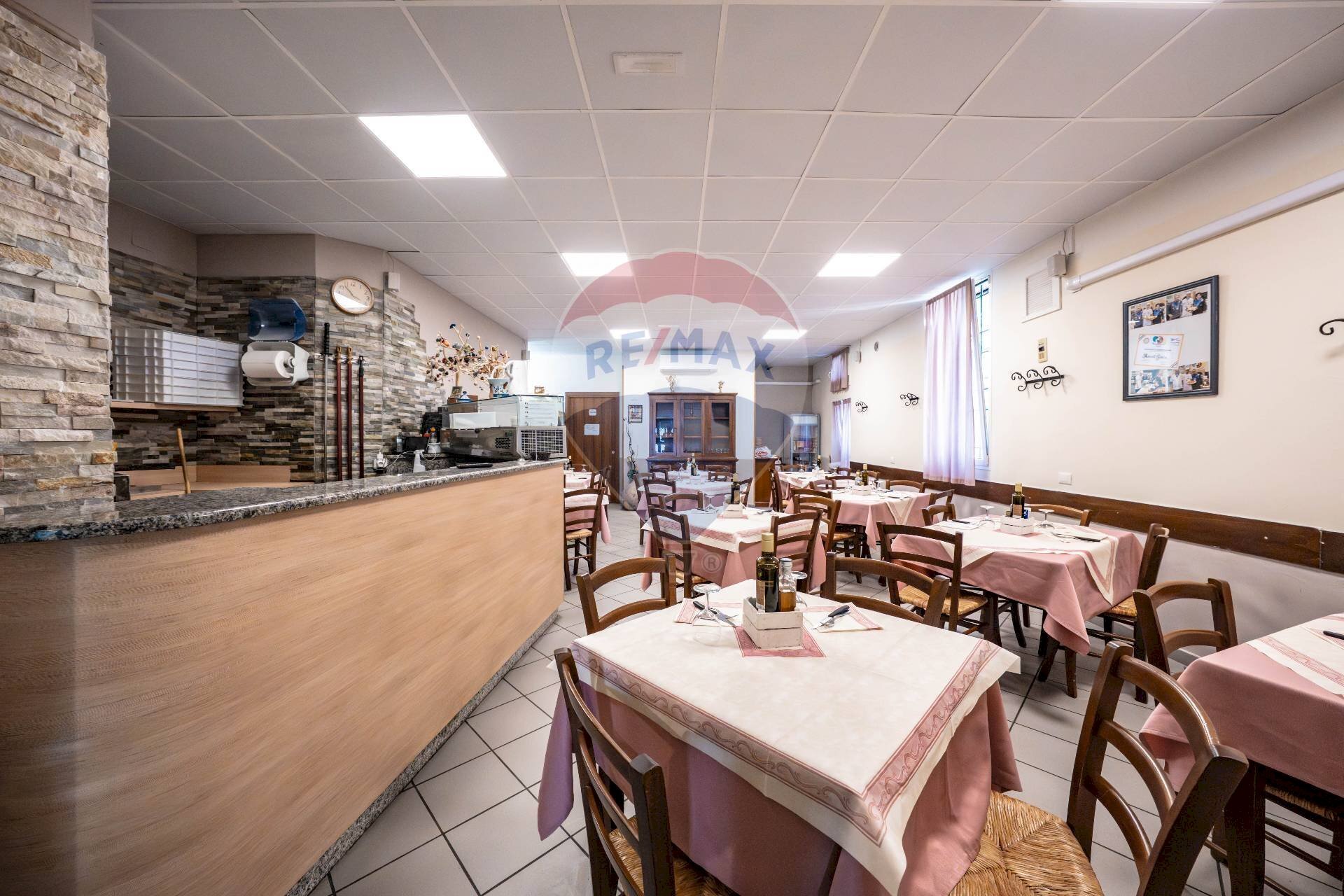 Sala da pranzo - Locale Commerciale via Brando Brandi
 
34, Forlì - foto 1