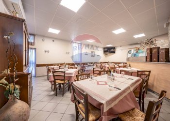 Sala da pranzo - Commercial Premises via Brando Brandi
 
34, Forlì - photo 17