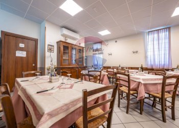 Sala da pranzo - Commercial Premises via Brando Brandi
 
34, Forlì - photo 18