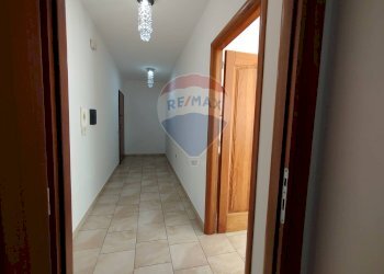 Hall / corridoio - Trilocale via Santa Barbara
 
127, Nettuno - foto 16