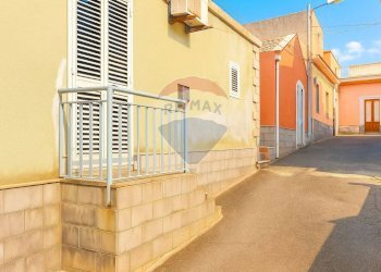 Casa all\'aperto - Casa indipendente Via Salimbene
 
1, Giarre - foto 1