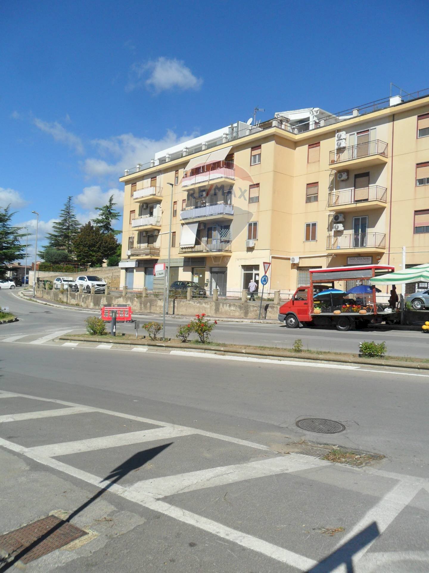 Edificio all\'aperto - Box Via F. Paladini
18, Caltanissetta - foto 2