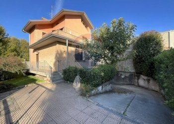 Casa all\'aperto - Casa semi indipendente Via Paganini
 
6, Cesate - foto 2