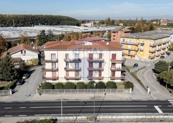 Edificio all\'aperto - Quadrilocale Via Europa
 
26, Sabbioneta - foto 31