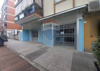 Edificio all\'aperto - Locale Commerciale Piazza Cattaneo
 
6, Caserta - foto 2