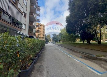 Edificio all\'aperto - Locale Commerciale Piazza Cattaneo
 
6, Caserta - foto 8