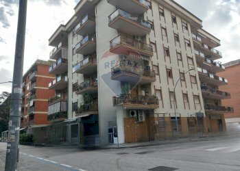 Edificio all\'aperto - Locale Commerciale Piazza Cattaneo
 
6, Caserta - foto 9