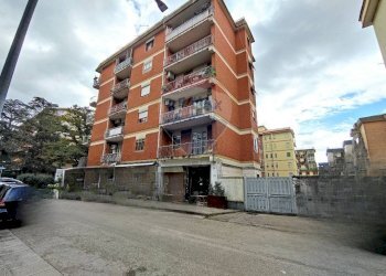 Edificio all\'aperto - Locale Commerciale Piazza Cattaneo
 
6, Caserta - foto 10