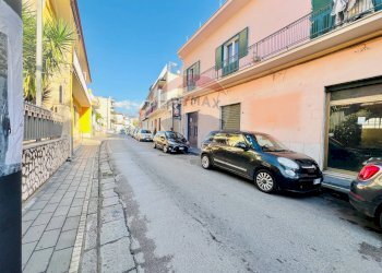 Edificio all\'aperto - Locale Commerciale Via Vincenzo La Rocca
 
16, Nola - foto 3