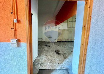 Stanza vuota - Locale Commerciale Via Vincenzo La Rocca
 
16, Nola - foto 8