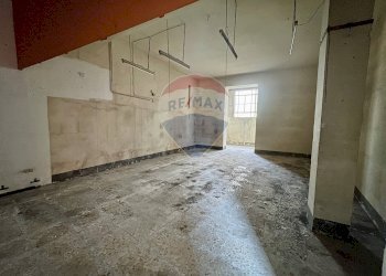 Stanza vuota - Locale Commerciale Via Vincenzo La Rocca
 
16, Nola - foto 9