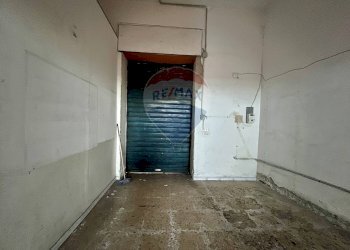 Stanza vuota - Locale Commerciale Via Vincenzo La Rocca
 
16, Nola - foto 10