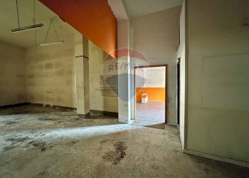 Stanza vuota - Locale Commerciale Via Vincenzo La Rocca
 
16, Nola - foto 12