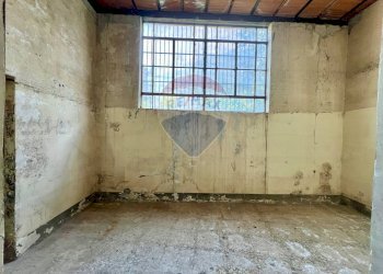 Stanza vuota - Locale Commerciale Via Vincenzo La Rocca
 
16, Nola - foto 13