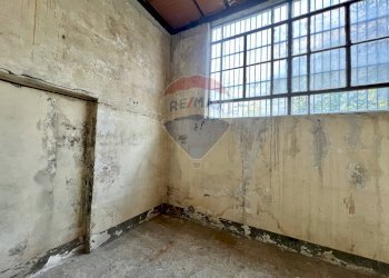 Stanza vuota - Locale Commerciale Via Vincenzo La Rocca
 
16, Nola - foto 14