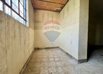 Stanza vuota - Locale Commerciale Via Vincenzo La Rocca
 
16, Nola - foto 15