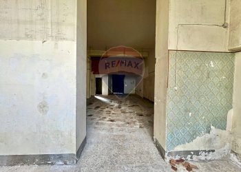 Stanza vuota - Locale Commerciale Via Vincenzo La Rocca
 
16, Nola - foto 16