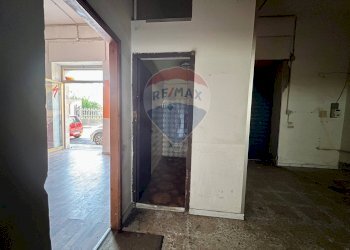 Hall / corridoio - Locale Commerciale Via Vincenzo La Rocca
 
16, Nola - foto 18