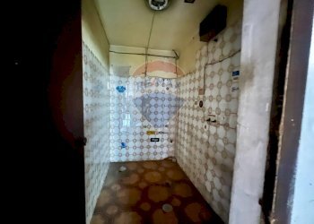 Stanza vuota - Locale Commerciale Via Vincenzo La Rocca
 
16, Nola - foto 19