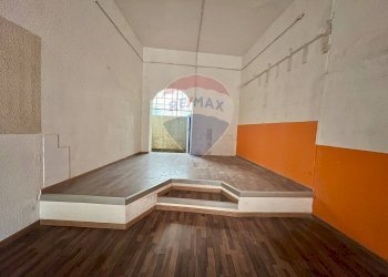 Stanza vuota - Locale Commerciale Via Vincenzo La Rocca
 
16, Nola - foto 21