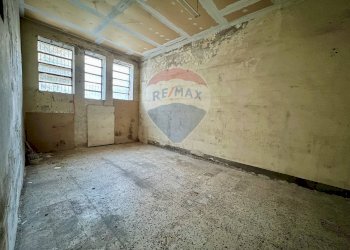 Stanza vuota - Locale Commerciale Via Vincenzo La Rocca
 
16, Nola - foto 26