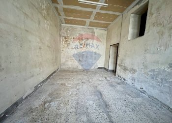 Stanza vuota - Locale Commerciale Via Vincenzo La Rocca
 
16, Nola - foto 31