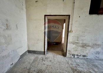 Stanza vuota - Locale Commerciale Via Vincenzo La Rocca
 
16, Nola - foto 28